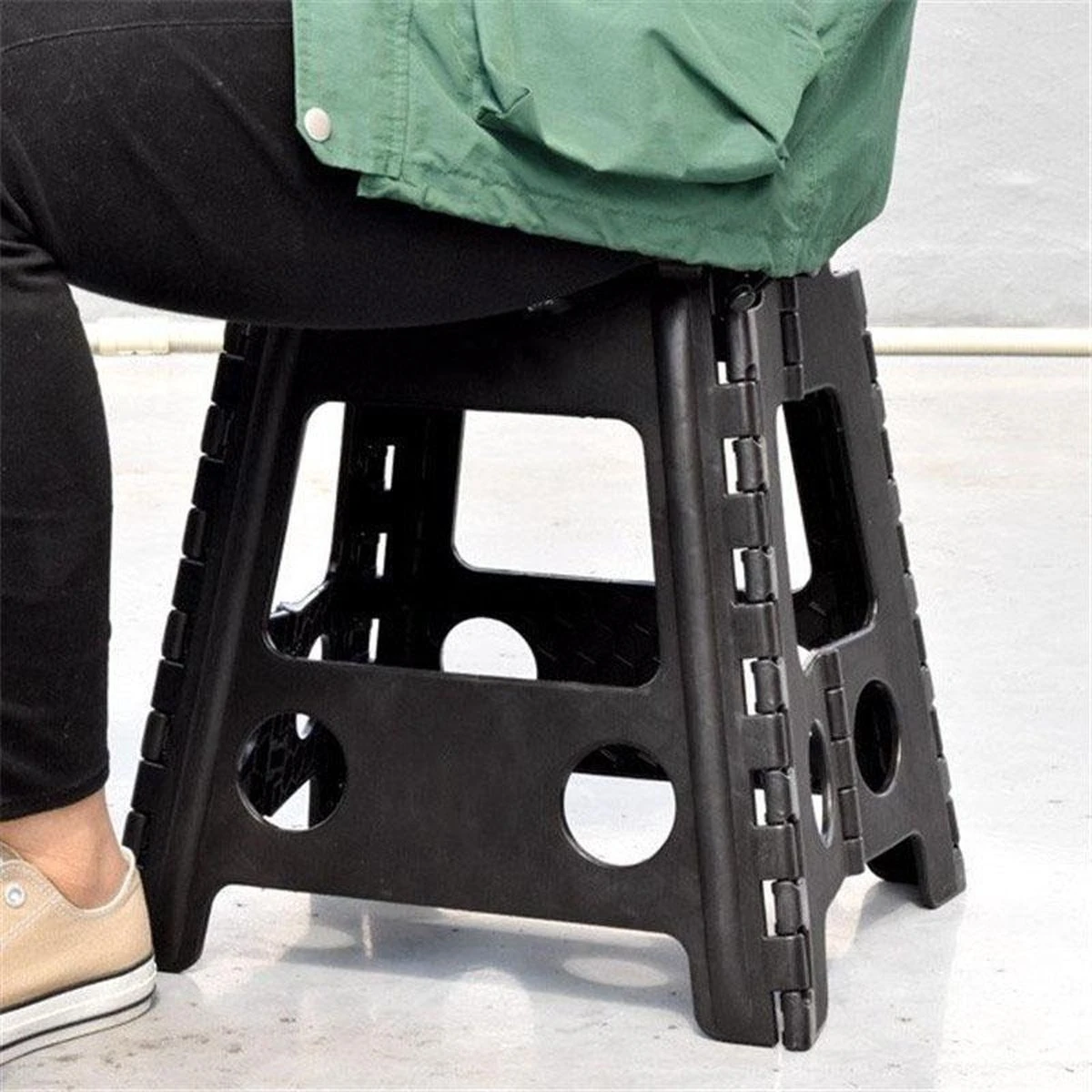 Merkloos Verdikt Kunststof Klapkruk-draagbaar-opvouwbare Kruk-Met Antislip Oppervlak Zwart 29x22cmx45cm - Afbeelding 4